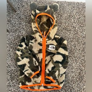 North-face Infant Coat. Pre-loved. Good condition.